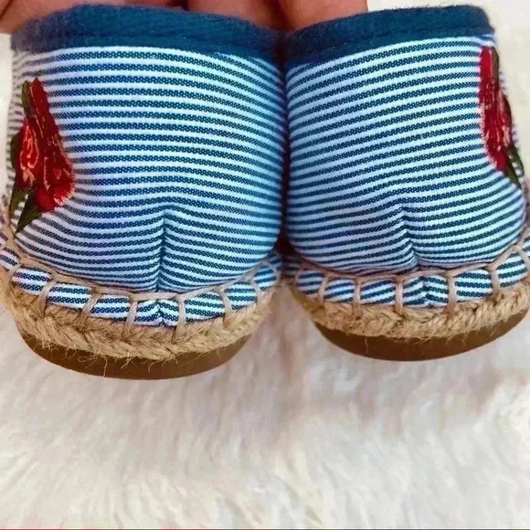 CHARTER CLUB Blue Pin Stripe Rose Embroidered Espadrille Comfort Shoe (8M) - Picture 6 of 8